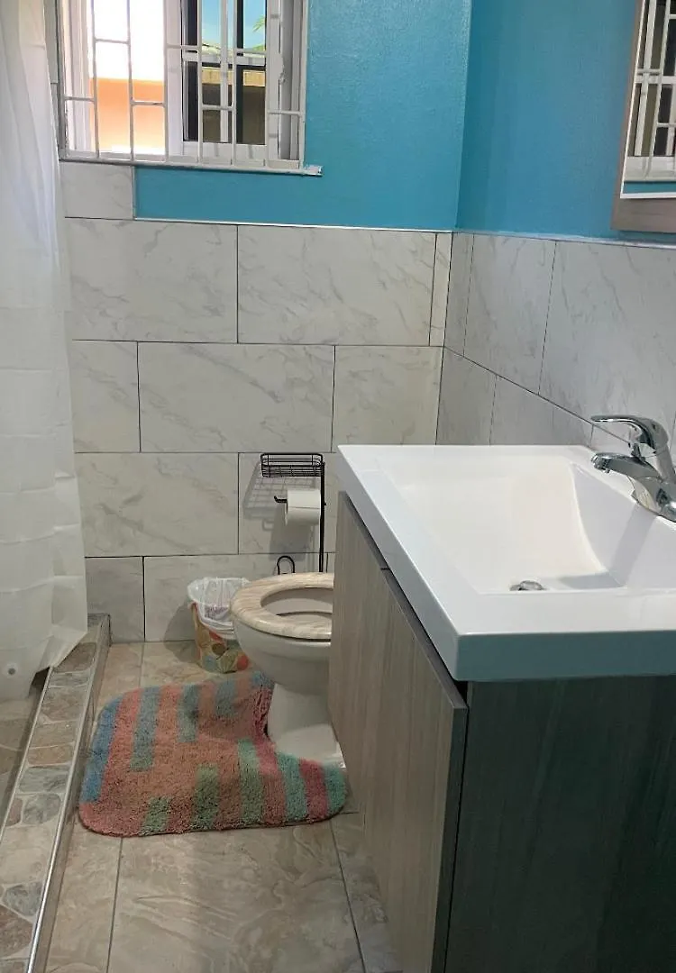 אוצ'ו ריוס Ritashomeawayfromhome ג'מייקה