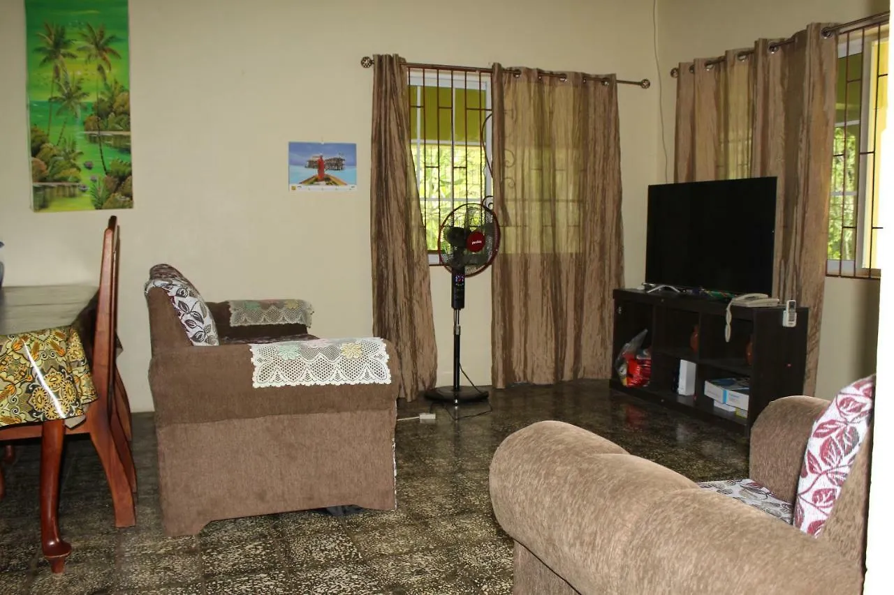 Ritashomeawayfromhome Ocho Rios Bed & Breakfast